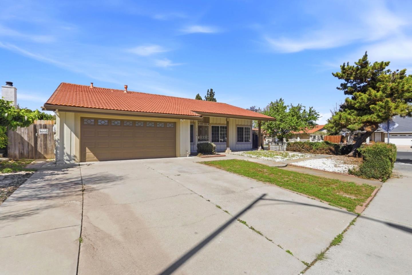 Detail Gallery Image 2 of 32 For 1197 Barrington Ct, San Jose,  CA 95121 - 4 Beds | 2 Baths