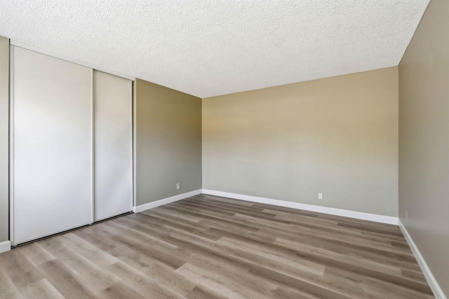 Detail Gallery Image 23 of 32 For 1197 Barrington Ct, San Jose,  CA 95121 - 4 Beds | 2 Baths