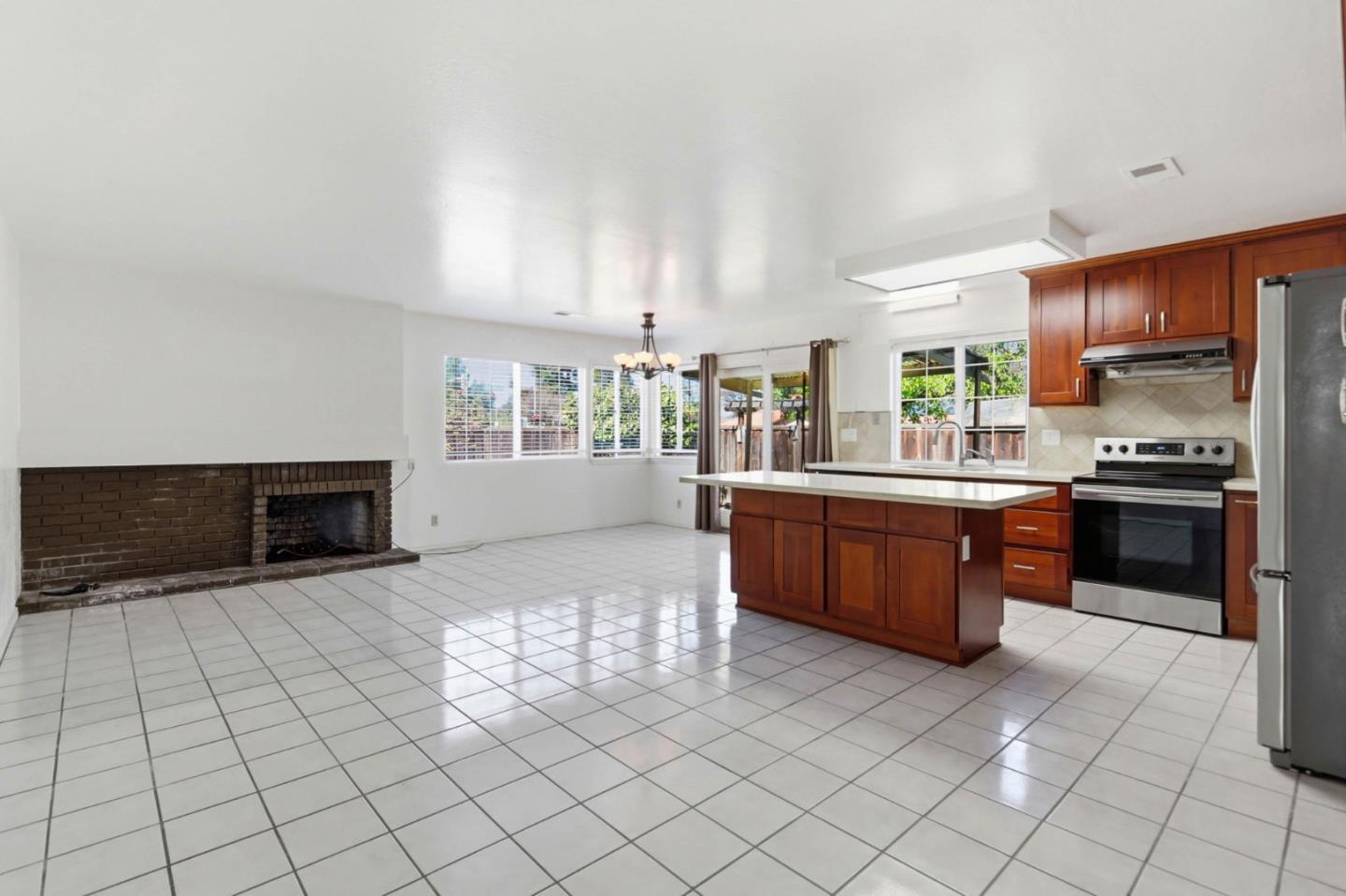 Detail Gallery Image 8 of 32 For 1197 Barrington Ct, San Jose,  CA 95121 - 4 Beds | 2 Baths