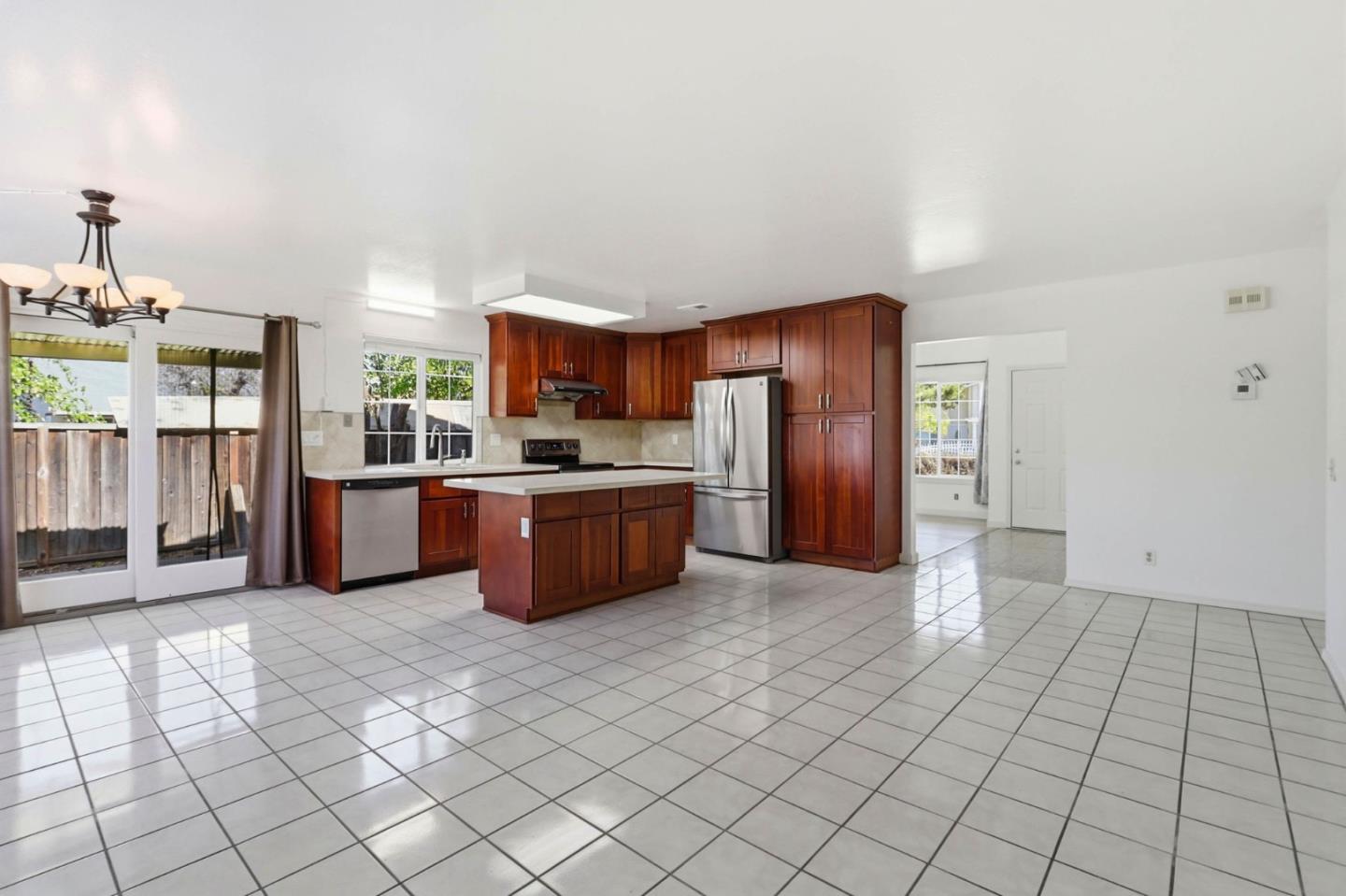 Detail Gallery Image 9 of 32 For 1197 Barrington Ct, San Jose,  CA 95121 - 4 Beds | 2 Baths