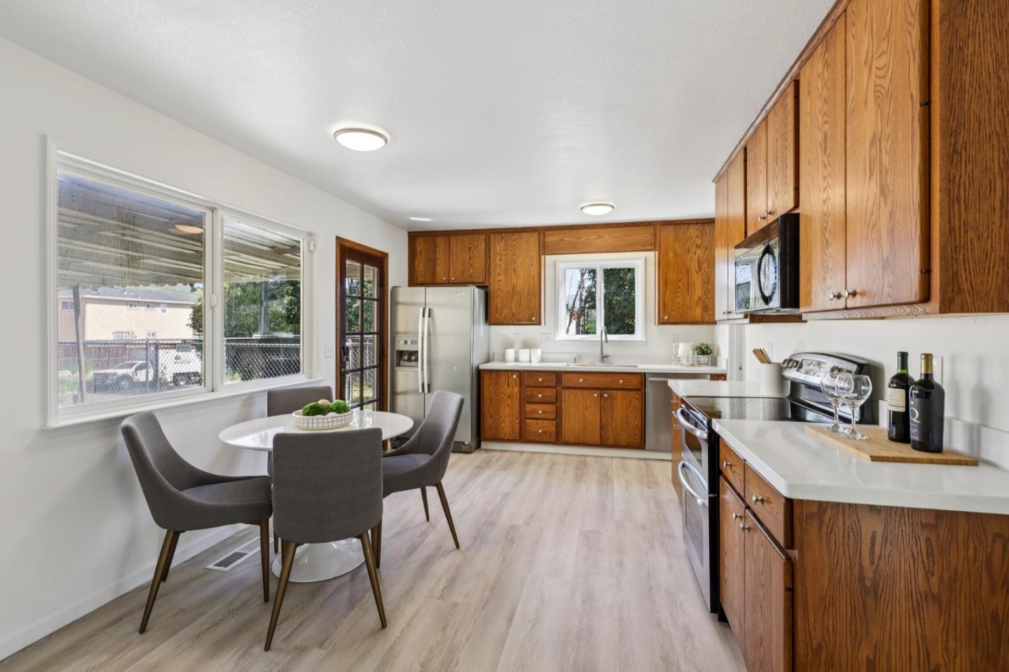 Detail Gallery Image 11 of 41 For 4930 Dickinson Dr, San Jose,  CA 95111 - 4 Beds | 2/1 Baths