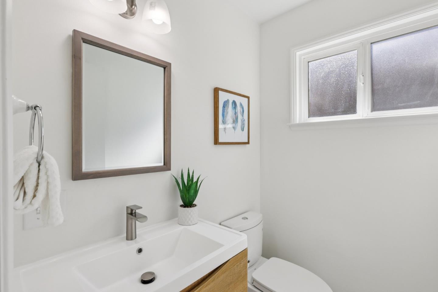 Detail Gallery Image 14 of 41 For 4930 Dickinson Dr, San Jose,  CA 95111 - 4 Beds | 2/1 Baths