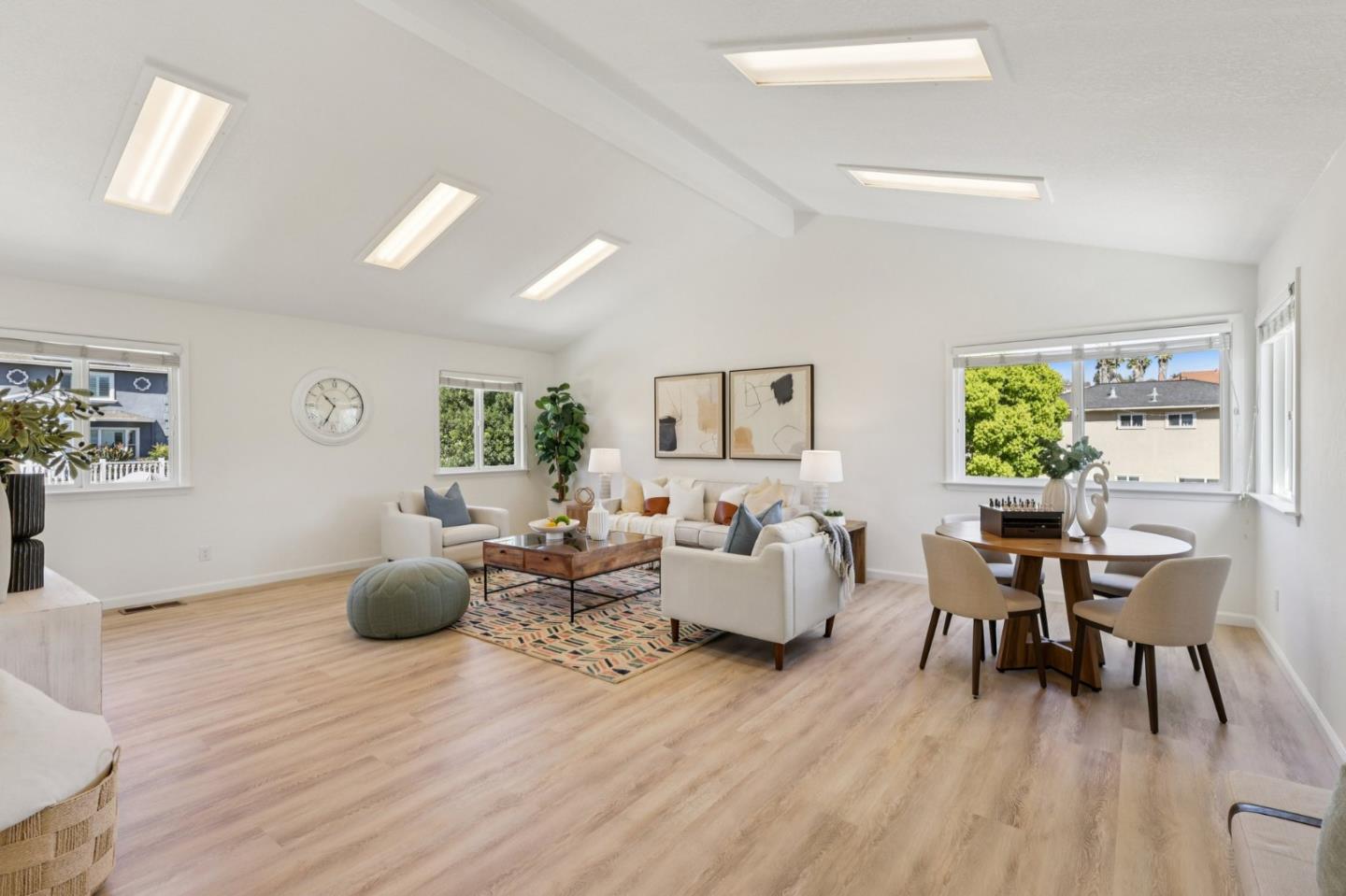 Detail Gallery Image 16 of 41 For 4930 Dickinson Dr, San Jose,  CA 95111 - 4 Beds | 2/1 Baths