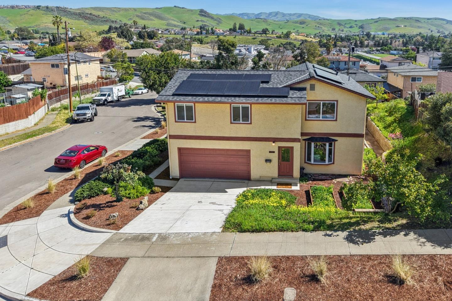 Detail Gallery Image 2 of 41 For 4930 Dickinson Dr, San Jose,  CA 95111 - 4 Beds | 2/1 Baths