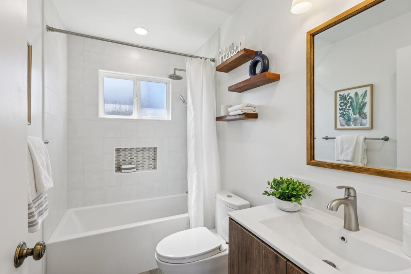 Detail Gallery Image 28 of 41 For 4930 Dickinson Dr, San Jose,  CA 95111 - 4 Beds | 2/1 Baths