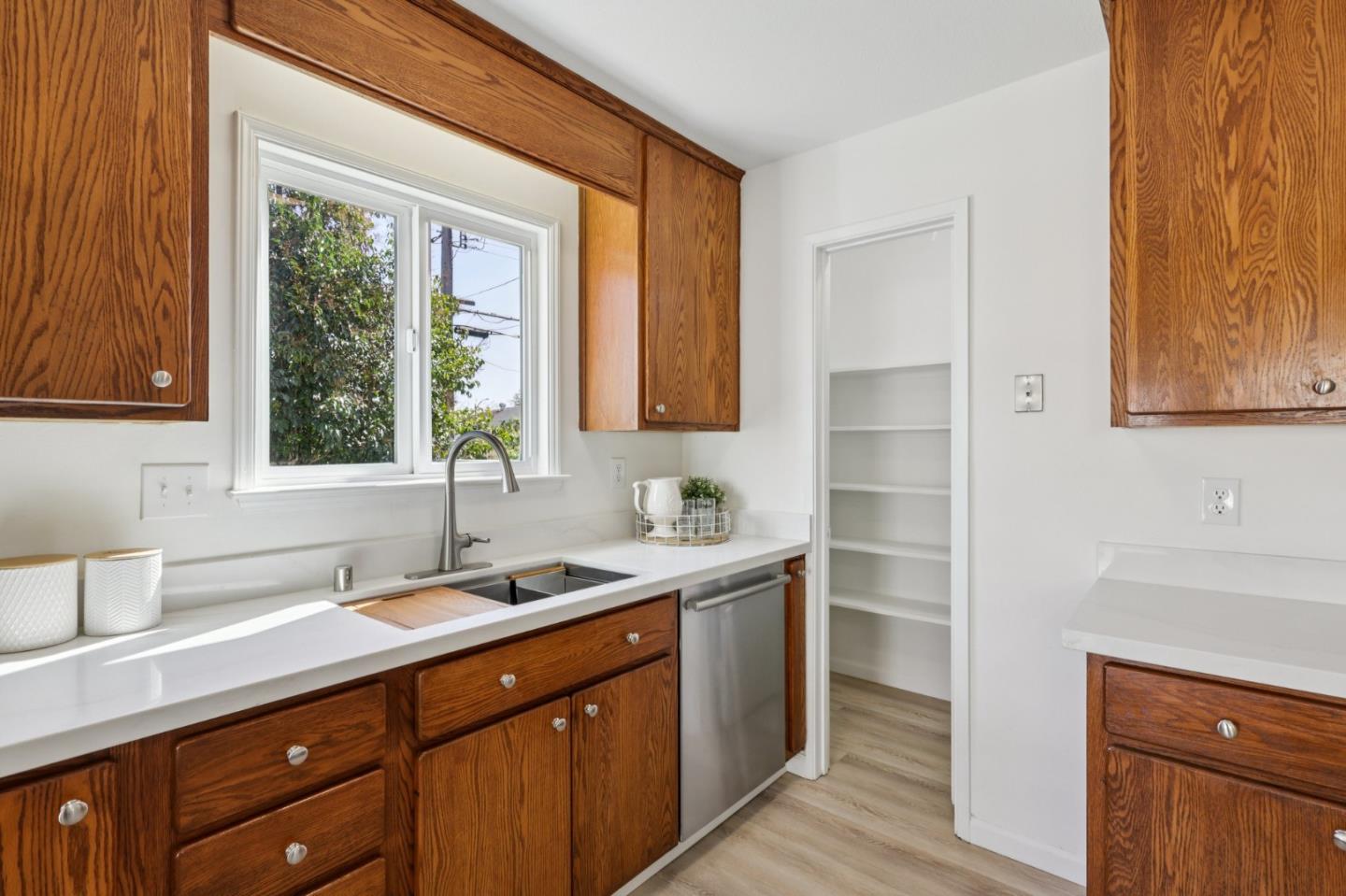 Detail Gallery Image 9 of 41 For 4930 Dickinson Dr, San Jose,  CA 95111 - 4 Beds | 2/1 Baths