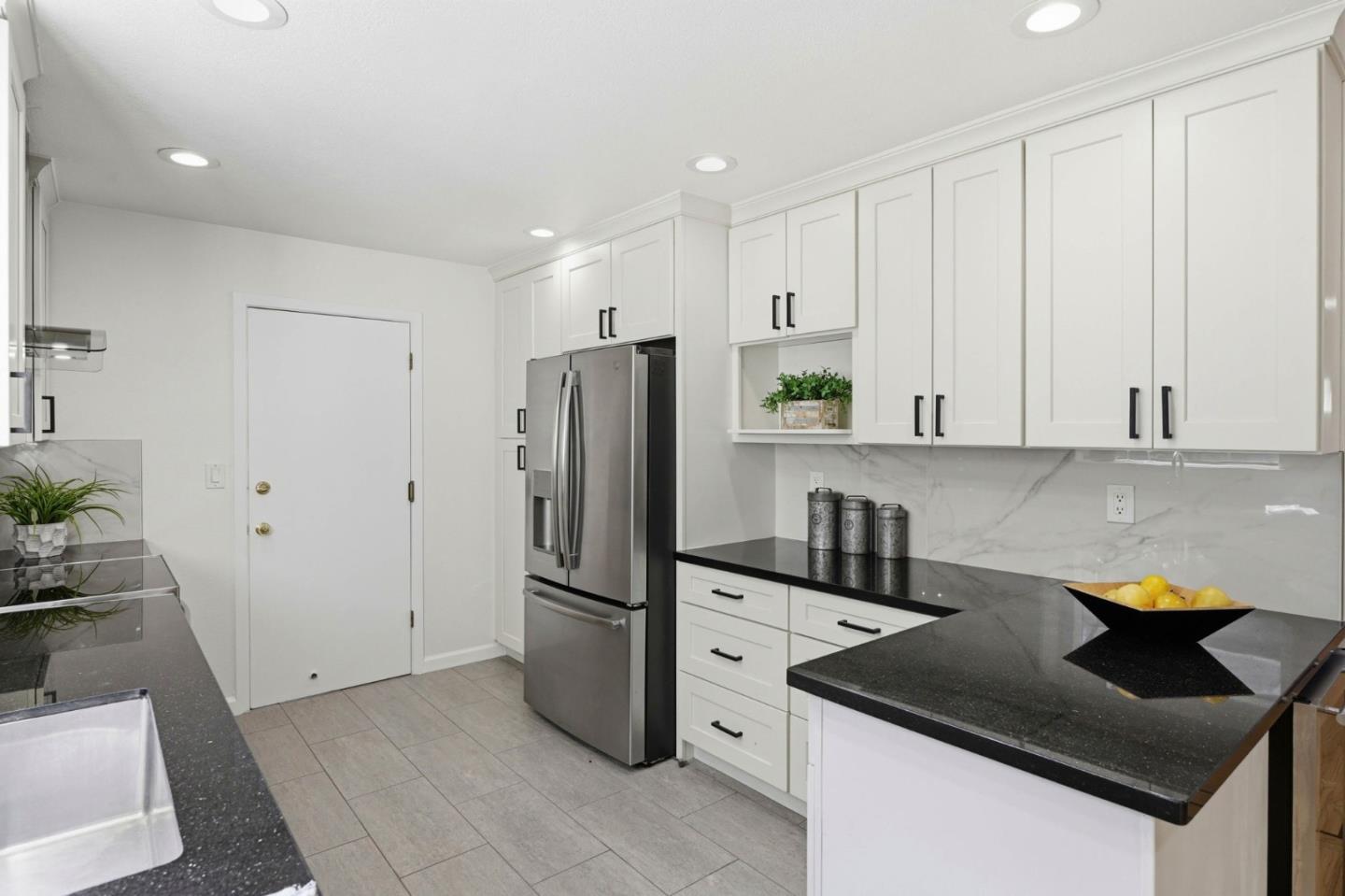 Detail Gallery Image 16 of 47 For 952 Vernie Ct, Cupertino,  CA 95014 - 4 Beds | 3/1 Baths