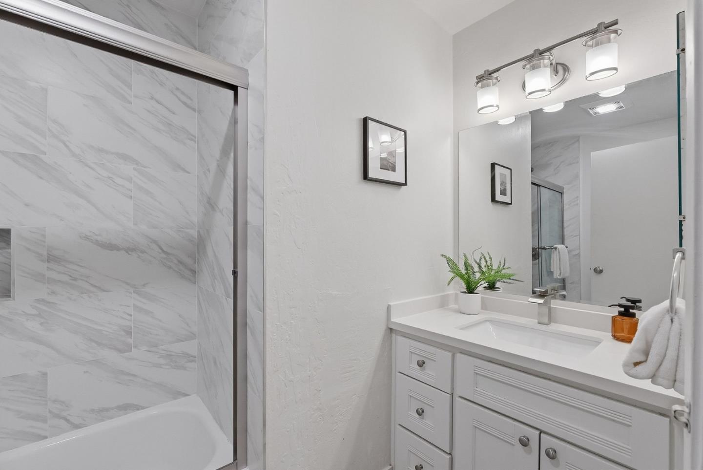 Detail Gallery Image 18 of 22 For 20012 Northcrest Sq, Cupertino,  CA 95014 - 2 Beds | 2 Baths