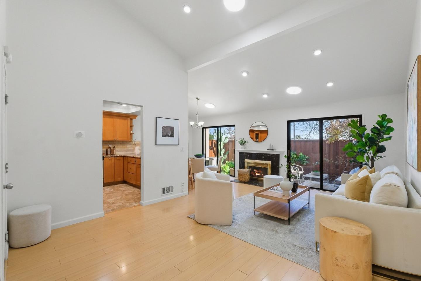 Detail Gallery Image 3 of 22 For 20012 Northcrest Sq, Cupertino,  CA 95014 - 2 Beds | 2 Baths