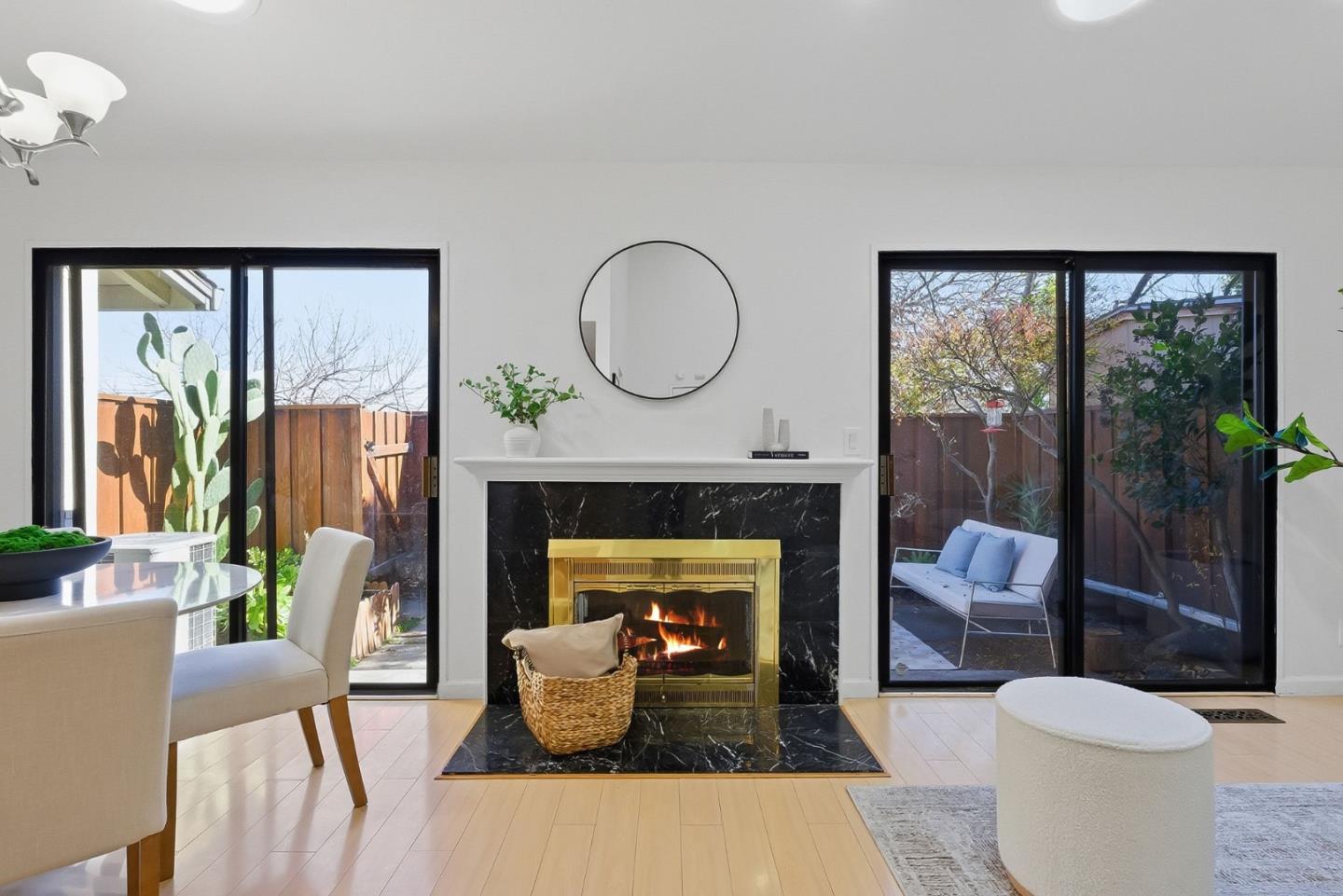 Detail Gallery Image 4 of 22 For 20012 Northcrest Sq, Cupertino,  CA 95014 - 2 Beds | 2 Baths