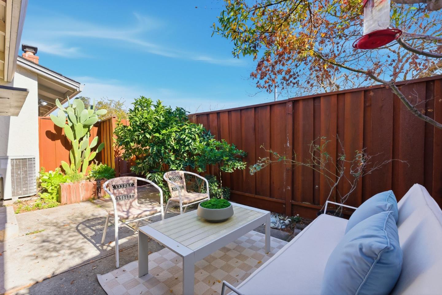 Detail Gallery Image 6 of 22 For 20012 Northcrest Sq, Cupertino,  CA 95014 - 2 Beds | 2 Baths