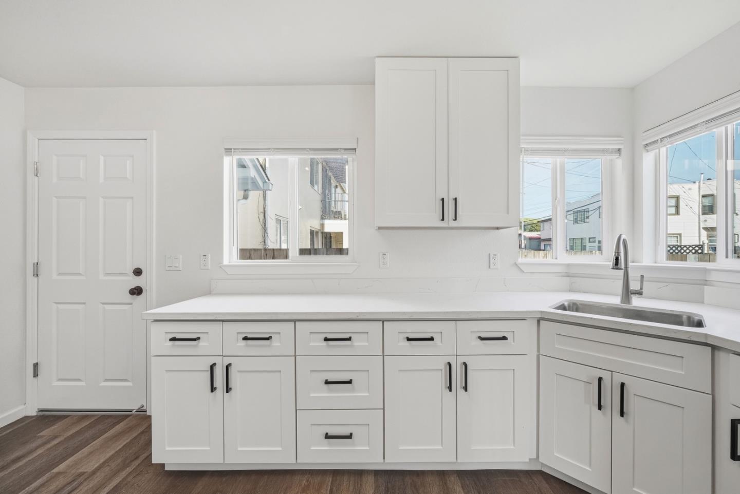 Detail Gallery Image 10 of 25 For 7876 Bancroft Ave, Oakland,  CA 94605 - – Beds | – Baths