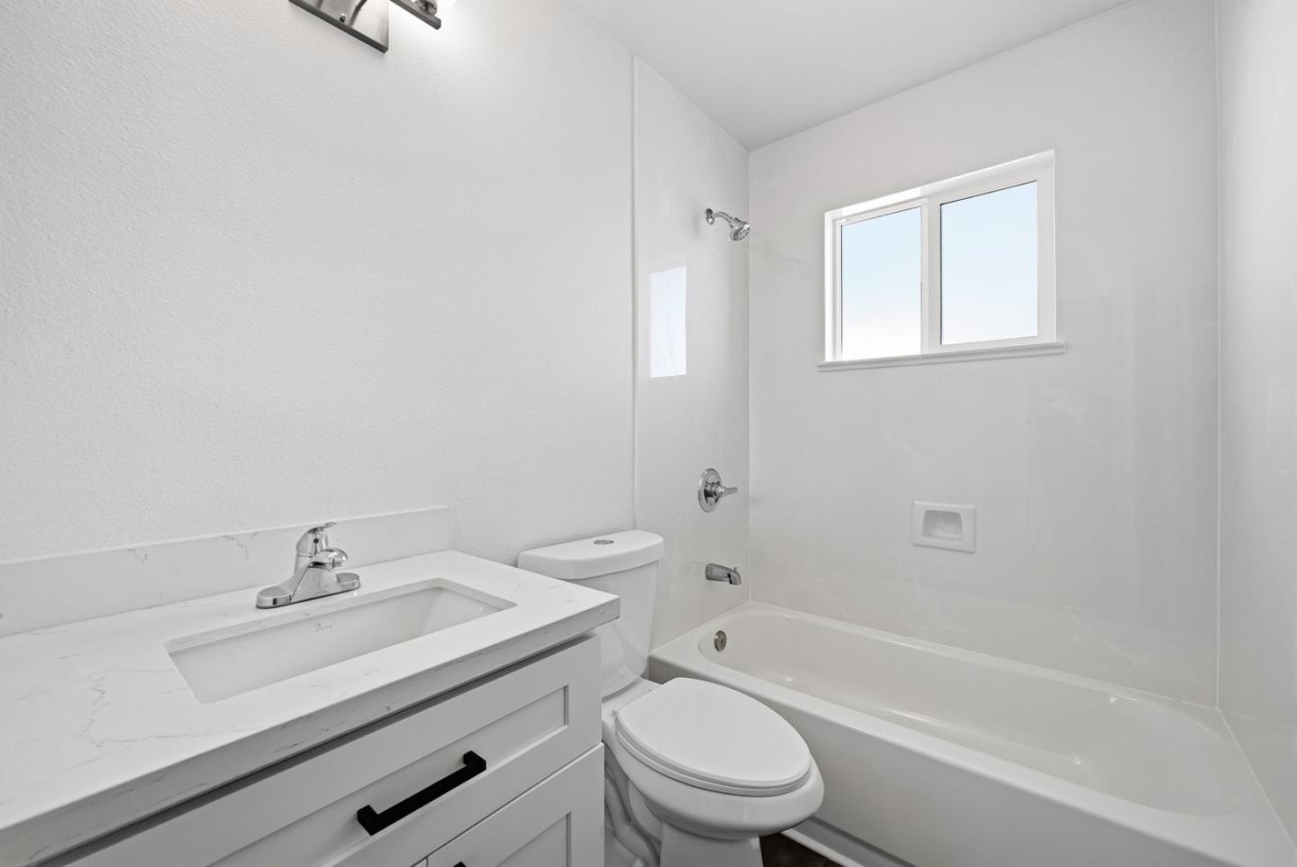 Detail Gallery Image 16 of 25 For 7876 Bancroft Ave, Oakland,  CA 94605 - – Beds | – Baths