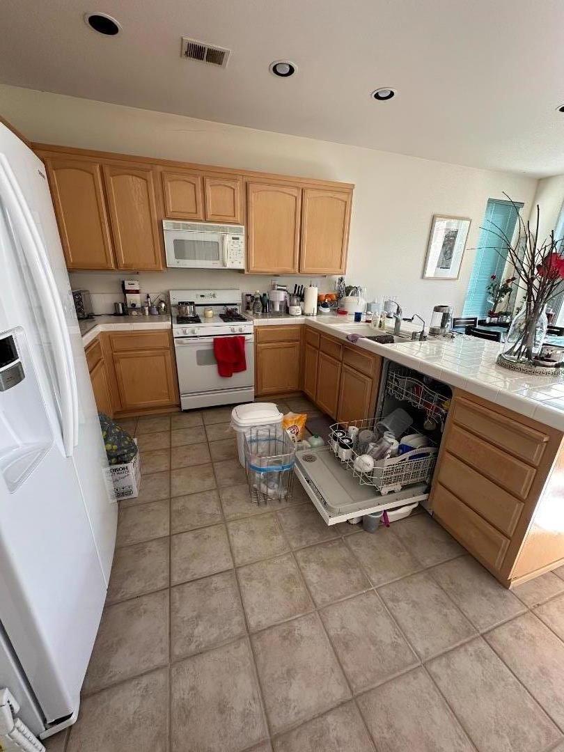 Detail Gallery Image 4 of 8 For 732 Schoolhouse Rd, San Jose,  CA 95138 - 4 Beds | 3 Baths