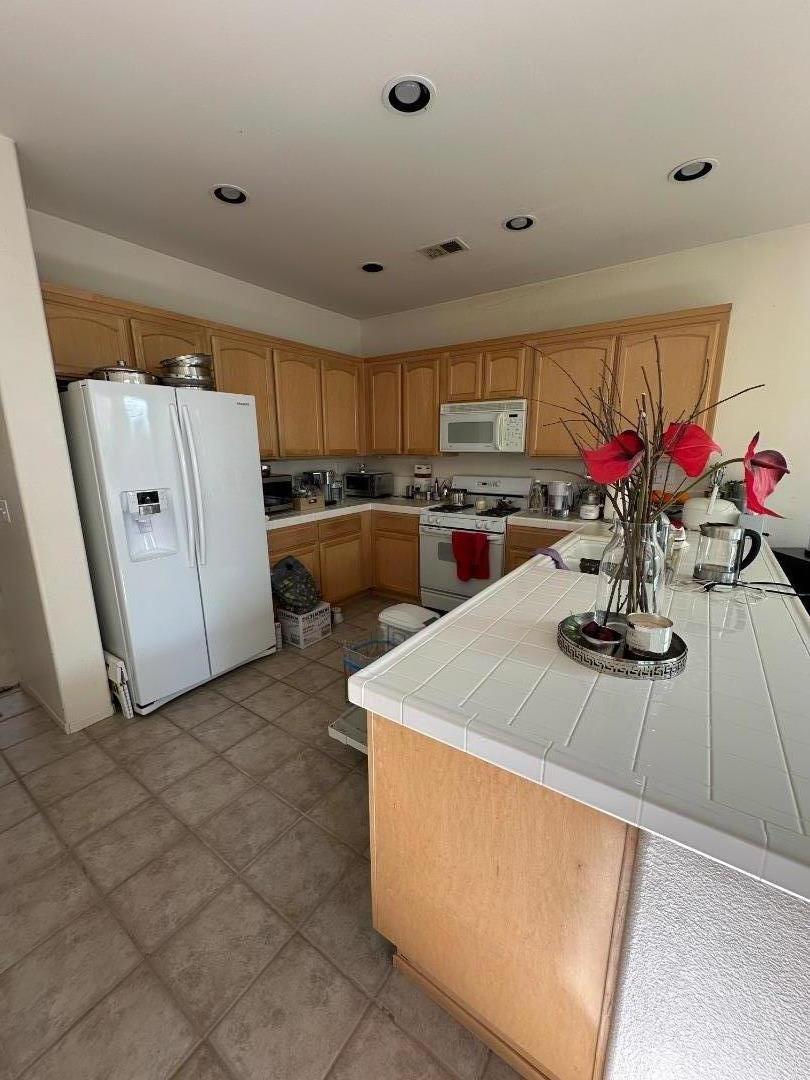 Detail Gallery Image 5 of 8 For 732 Schoolhouse Rd, San Jose,  CA 95138 - 4 Beds | 3 Baths