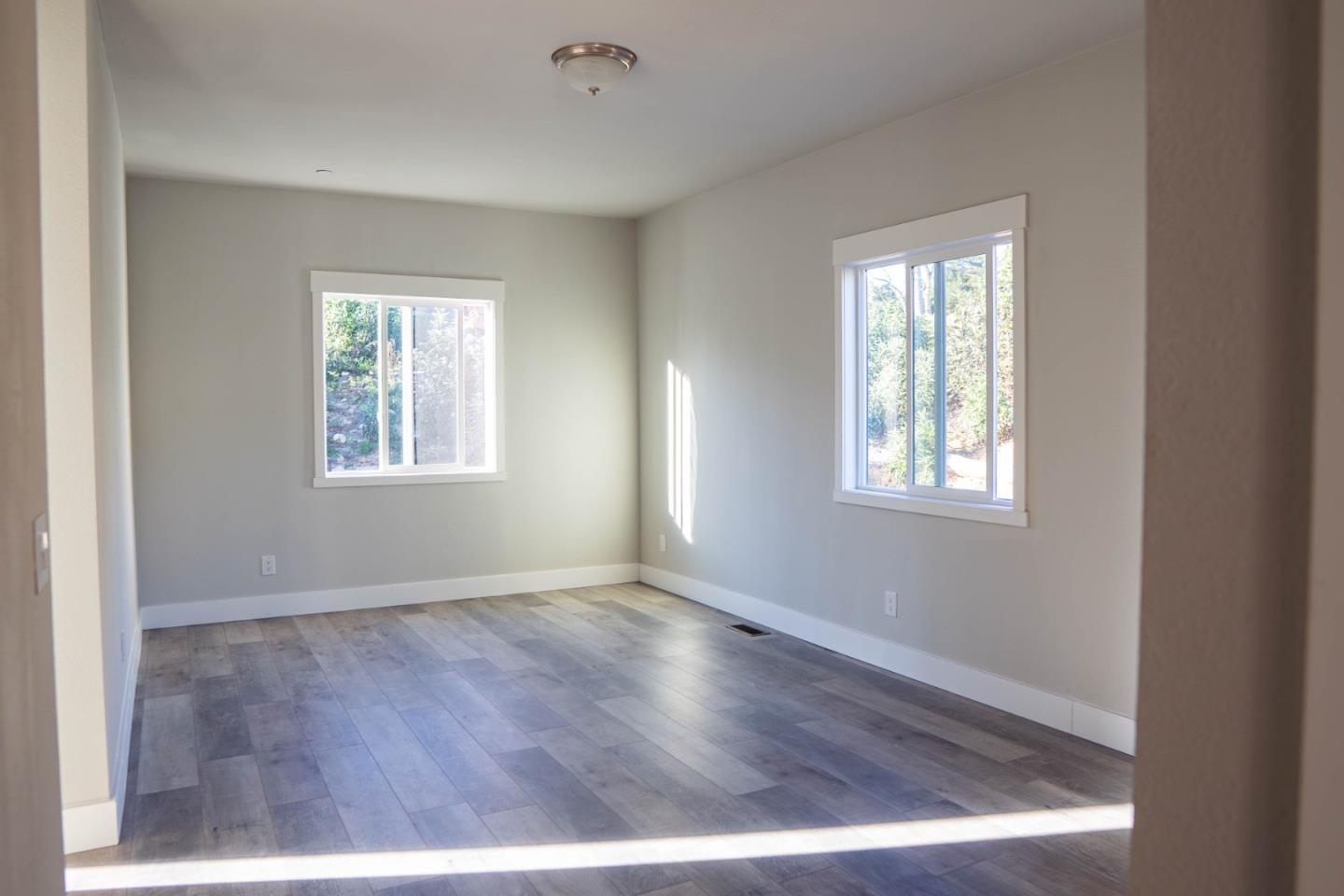 Detail Gallery Image 12 of 17 For 297 Robles Dr, Santa Cruz,  CA 95060 - 3 Beds | 2 Baths