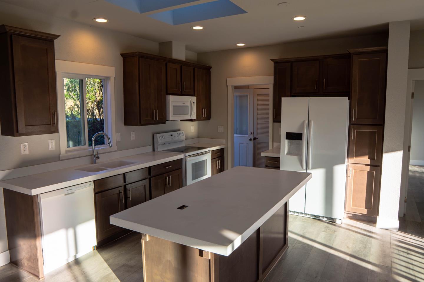 Detail Gallery Image 15 of 17 For 297 Robles Dr, Santa Cruz,  CA 95060 - 3 Beds | 2 Baths