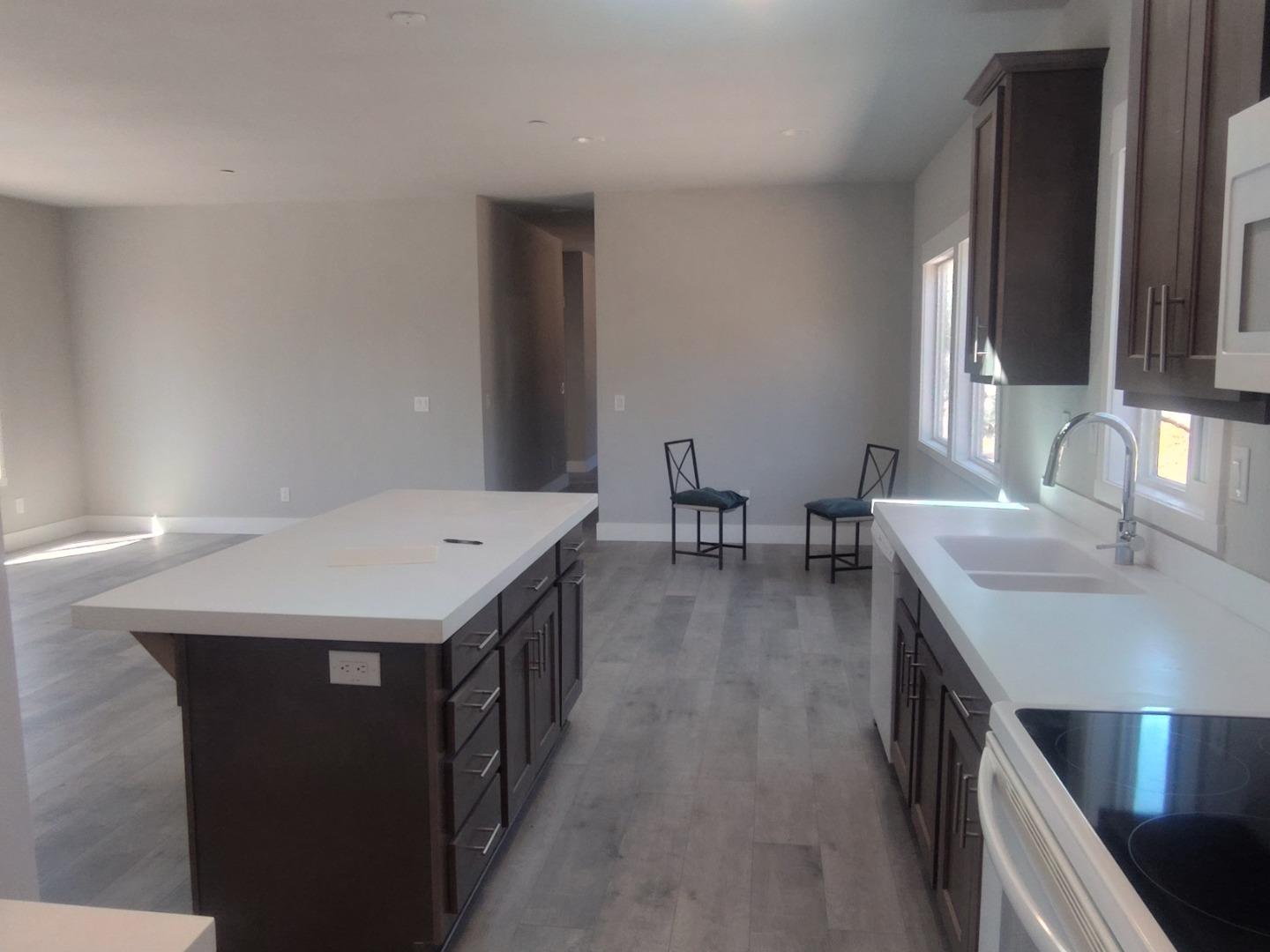 Detail Gallery Image 4 of 17 For 297 Robles Dr, Santa Cruz,  CA 95060 - 3 Beds | 2 Baths