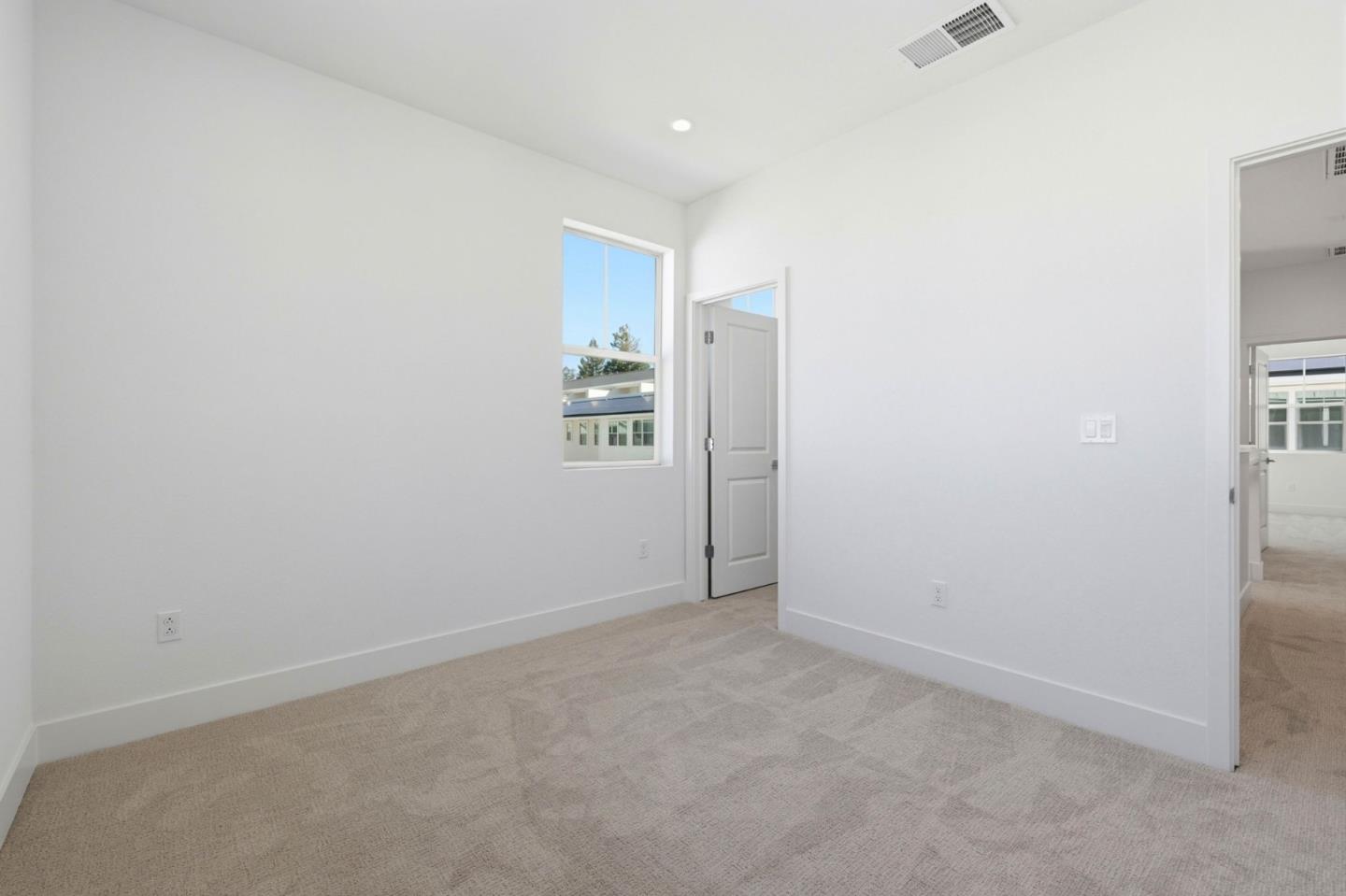 Detail Gallery Image 12 of 16 For 224 Oak Circle, Walnut Creek,  CA 94597 - 4 Beds | 3/1 Baths