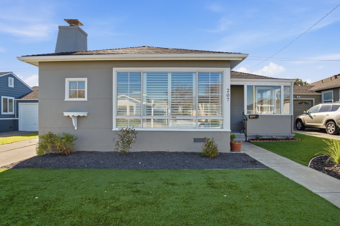 Detail Gallery Image 2 of 43 For 207 Rockwood Dr, South San Francisco,  CA 94080 - 3 Beds | 2 Baths