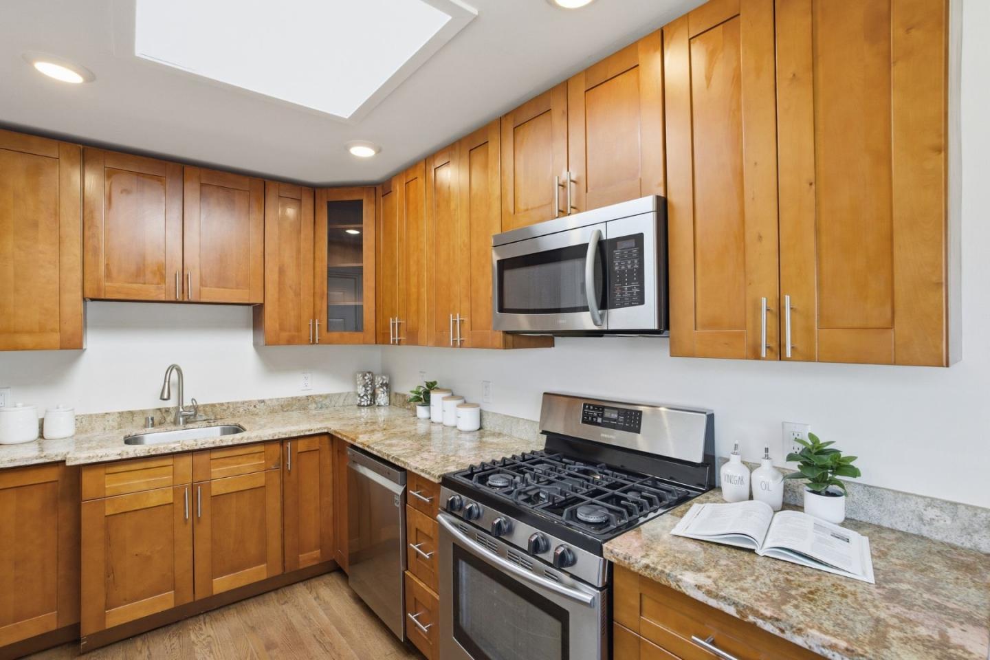 Detail Gallery Image 22 of 43 For 207 Rockwood Dr, South San Francisco,  CA 94080 - 3 Beds | 2 Baths