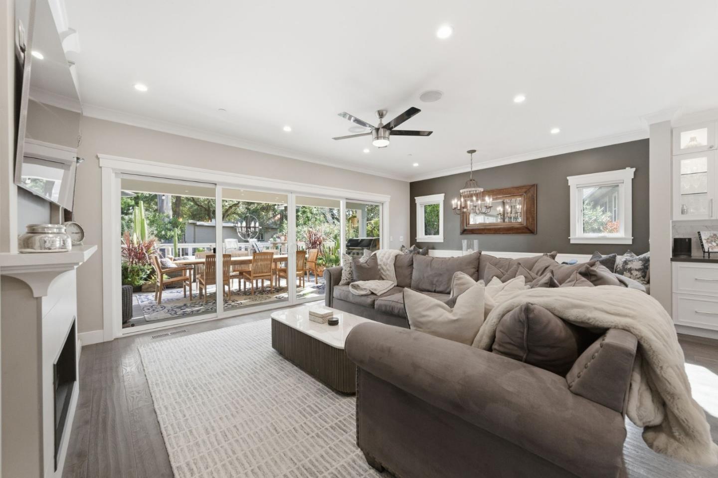 Detail Gallery Image 10 of 39 For 2349 Eaton, San Carlos,  CA 94070 - 4 Beds | 4/1 Baths