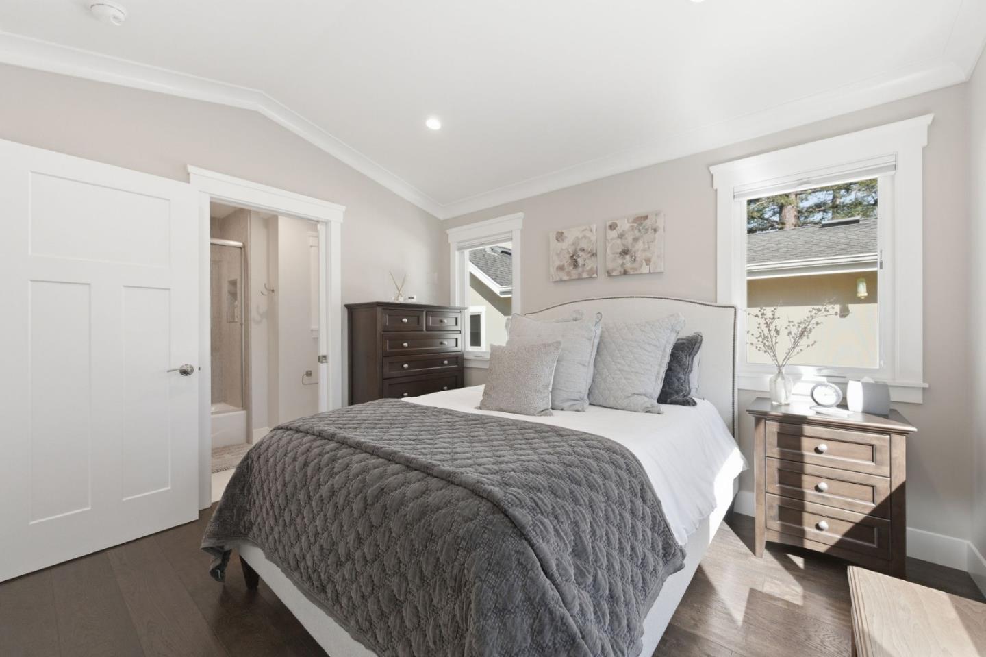 Detail Gallery Image 23 of 39 For 2349 Eaton, San Carlos,  CA 94070 - 4 Beds | 4/1 Baths