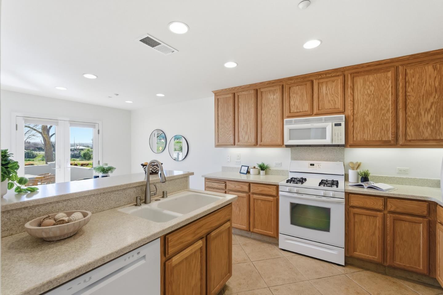 Detail Gallery Image 10 of 40 For 3537 Michelangelo Dr, San Jose,  CA 95135 - 3 Beds | 2/1 Baths