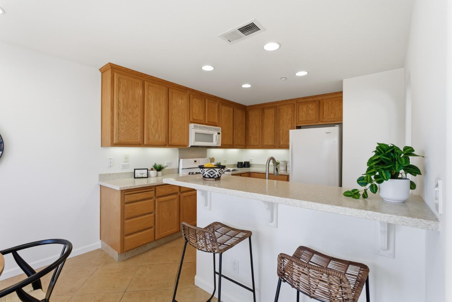 Detail Gallery Image 13 of 40 For 3537 Michelangelo Dr, San Jose,  CA 95135 - 3 Beds | 2/1 Baths