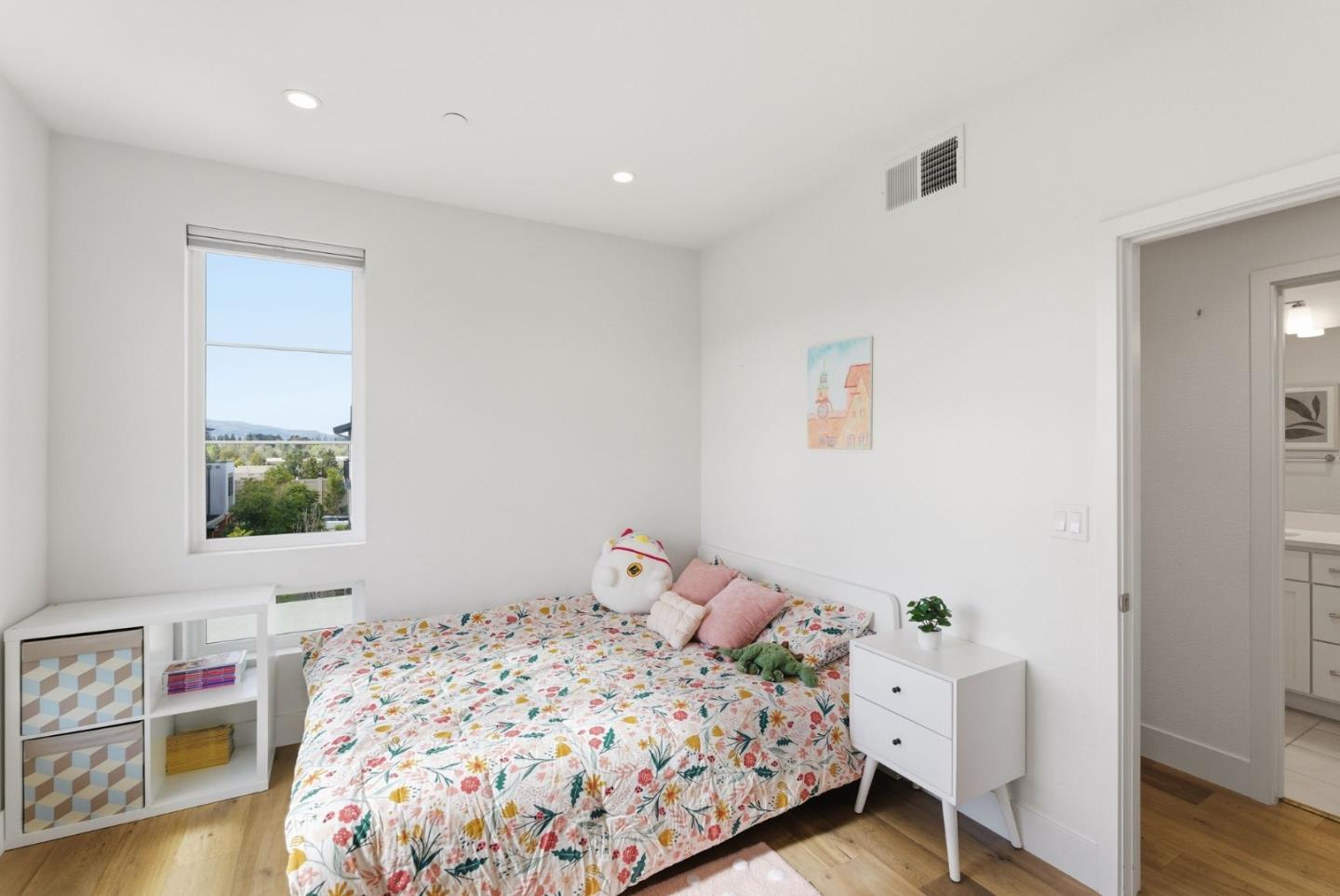 Detail Gallery Image 23 of 50 For 15206 Watkins Dr, Los Gatos,  CA 95032 - 3 Beds | 2/1 Baths