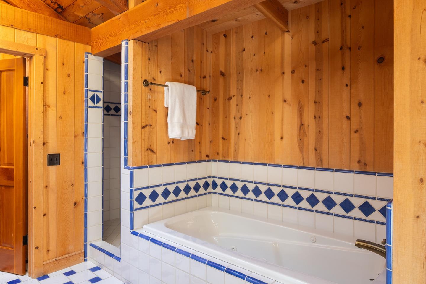 Detail Gallery Image 17 of 42 For 17094 Cachagua Rd, Carmel Valley,  CA 93924 - 5 Beds | 5/1 Baths