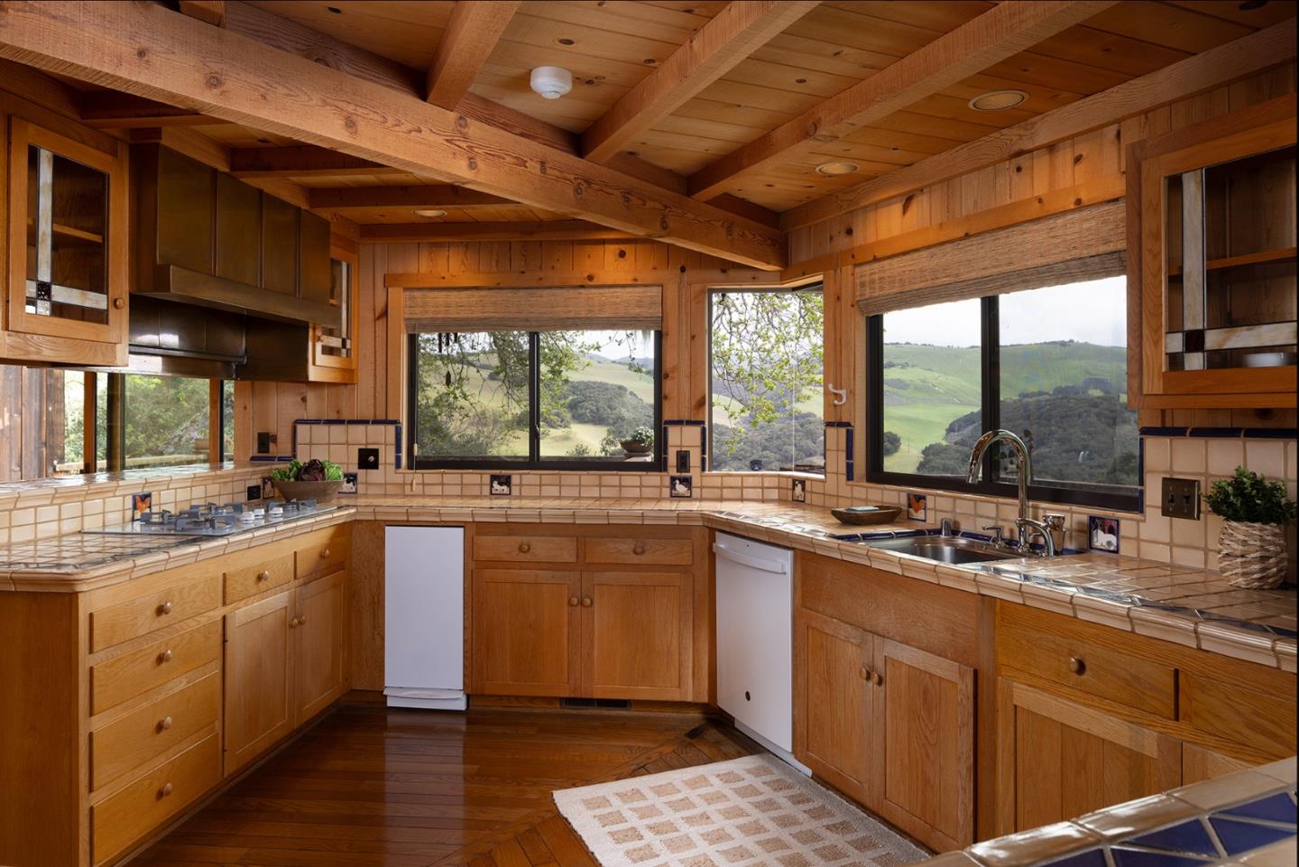 Detail Gallery Image 8 of 42 For 17094 Cachagua Rd, Carmel Valley,  CA 93924 - 5 Beds | 5/1 Baths