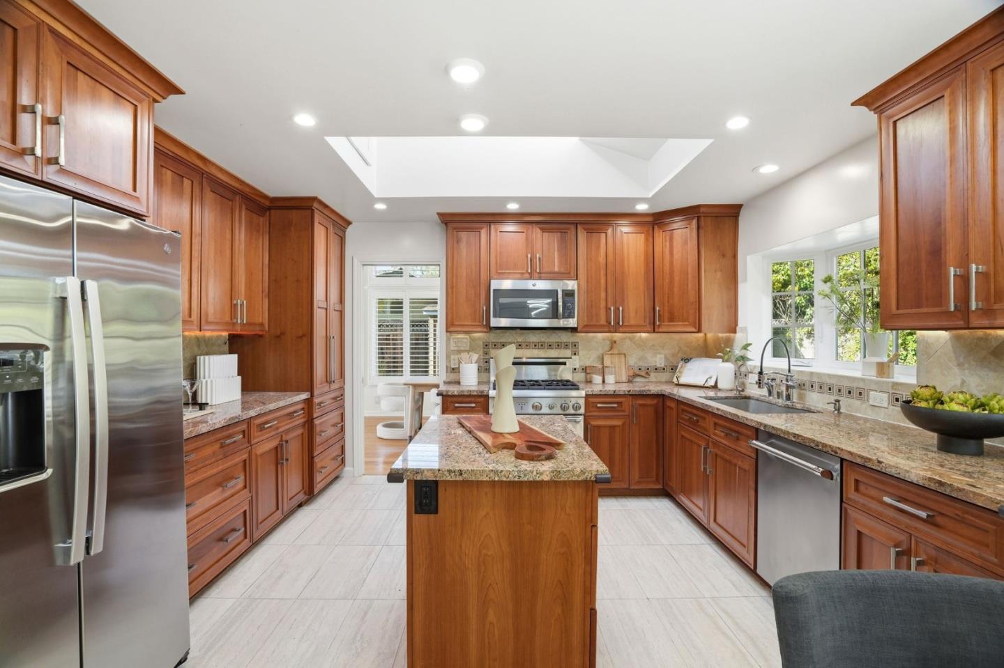 Detail Gallery Image 10 of 53 For 1315 Bright Oaks Ct, Los Altos,  CA 94024 - 5 Beds | 3 Baths