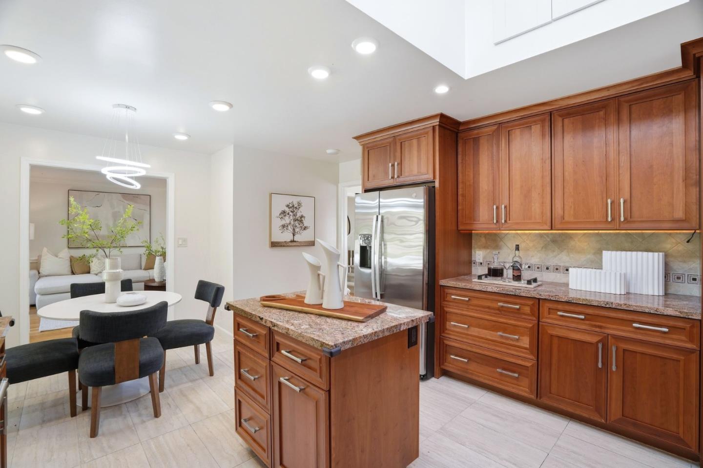 Detail Gallery Image 11 of 53 For 1315 Bright Oaks Ct, Los Altos,  CA 94024 - 5 Beds | 3 Baths