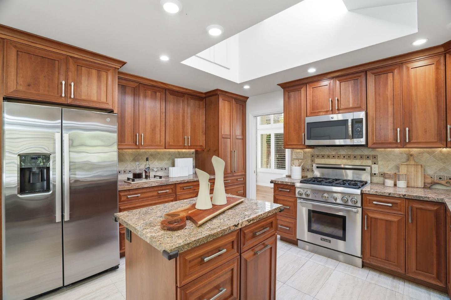 Detail Gallery Image 12 of 53 For 1315 Bright Oaks Ct, Los Altos,  CA 94024 - 5 Beds | 3 Baths