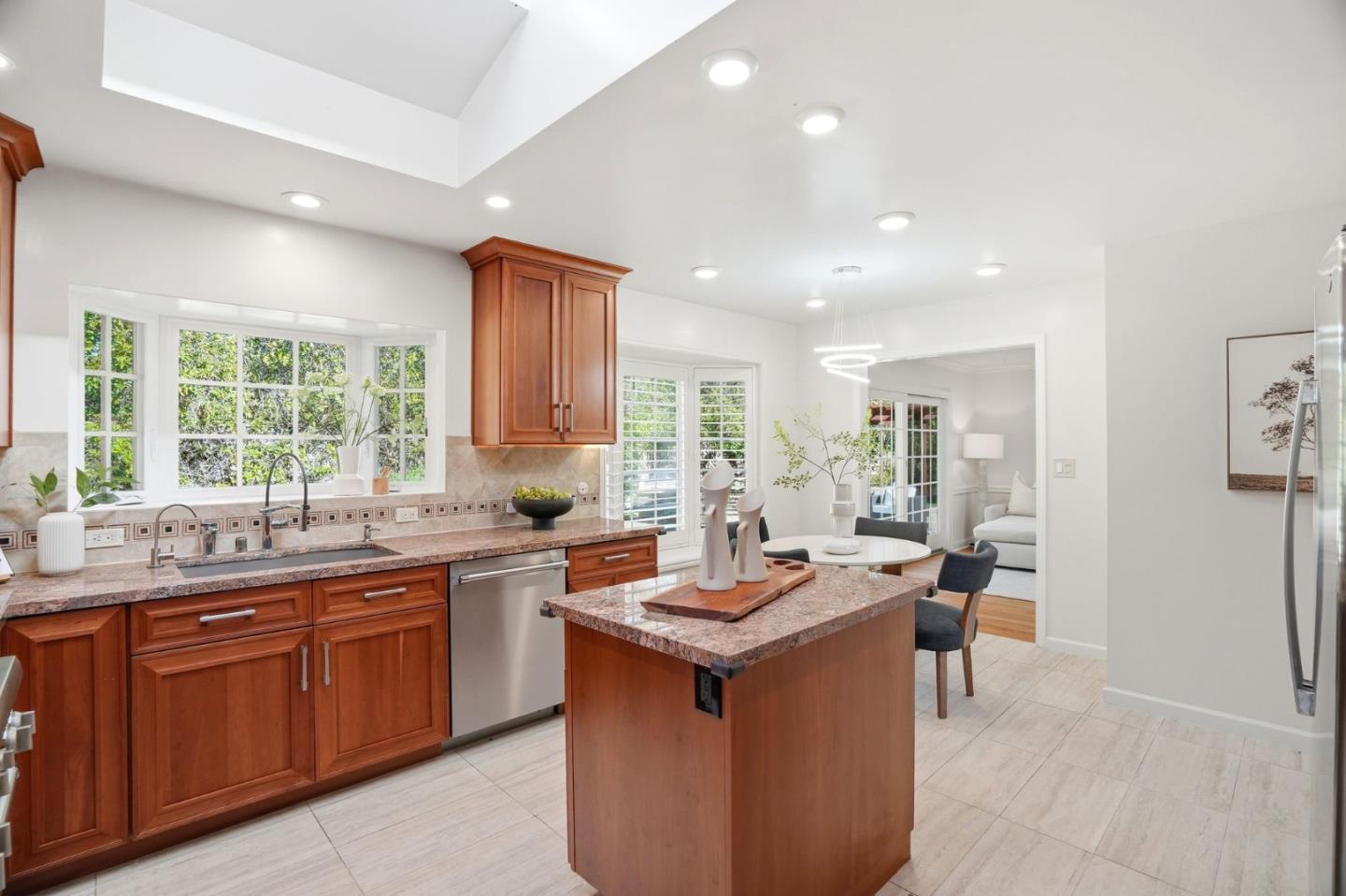 Detail Gallery Image 13 of 53 For 1315 Bright Oaks Ct, Los Altos,  CA 94024 - 5 Beds | 3 Baths