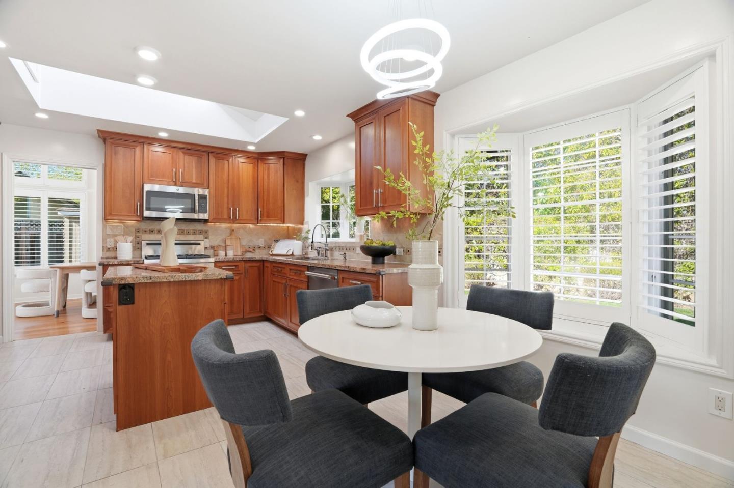 Detail Gallery Image 14 of 53 For 1315 Bright Oaks Ct, Los Altos,  CA 94024 - 5 Beds | 3 Baths