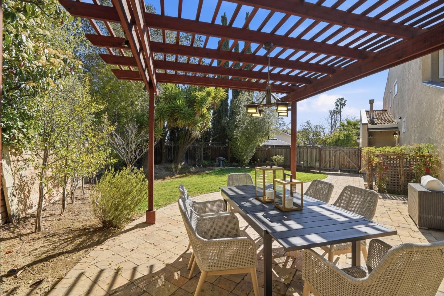 Detail Gallery Image 39 of 53 For 1315 Bright Oaks Ct, Los Altos,  CA 94024 - 5 Beds | 3 Baths