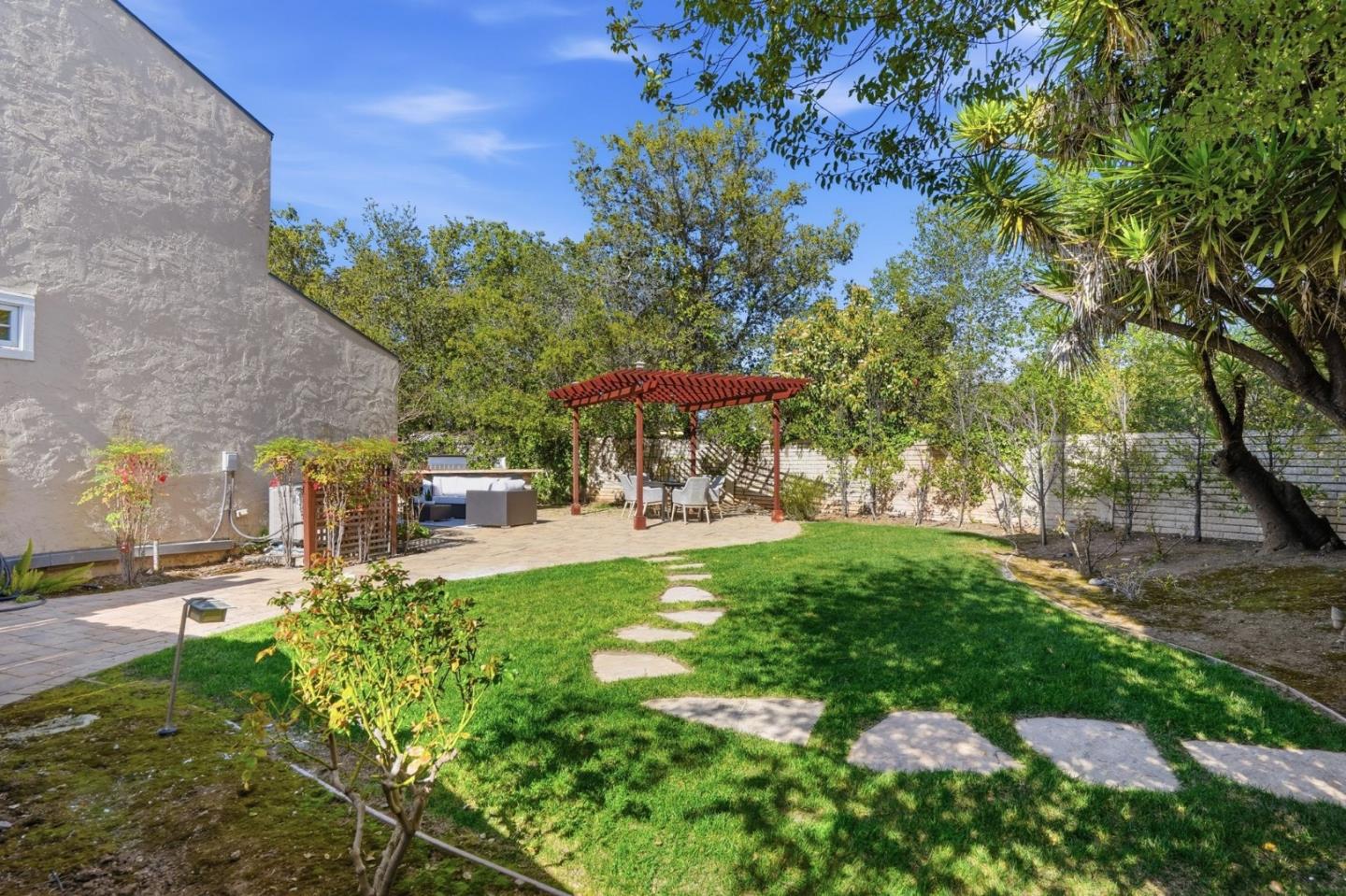 Detail Gallery Image 43 of 53 For 1315 Bright Oaks Ct, Los Altos,  CA 94024 - 5 Beds | 3 Baths