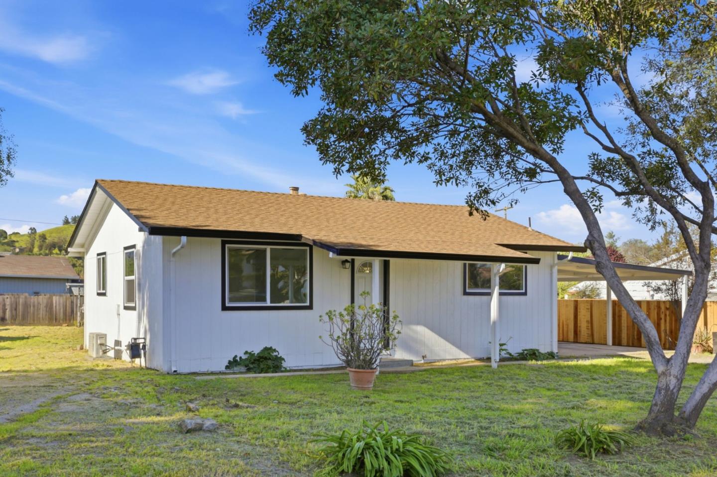 Detail Gallery Image 2 of 28 For 3110 Airline Hwy, Hollister,  CA 95023 - 2 Beds | 2 Baths