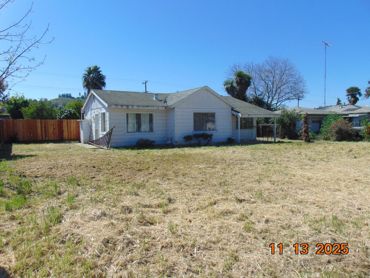 Detail Gallery Image 2 of 7 For 3090 Airline Hwy, Hollister,  CA 95023 - 2 Beds | 1 Baths