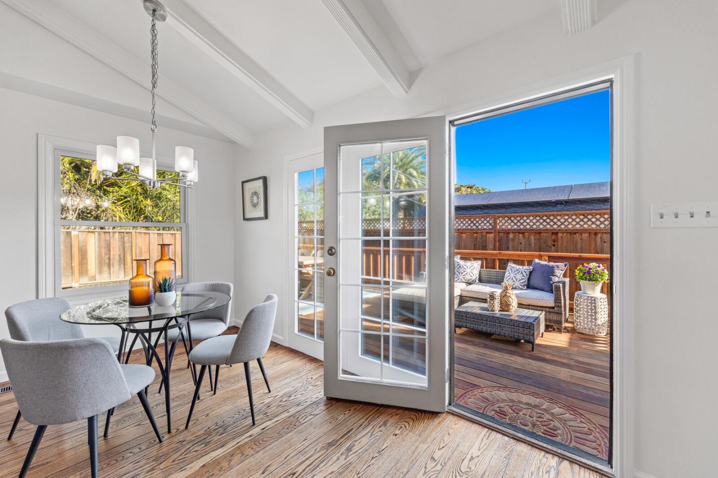 Detail Gallery Image 10 of 35 For 818 W Grant Pl, San Mateo,  CA 94402 - 3 Beds | 2/1 Baths