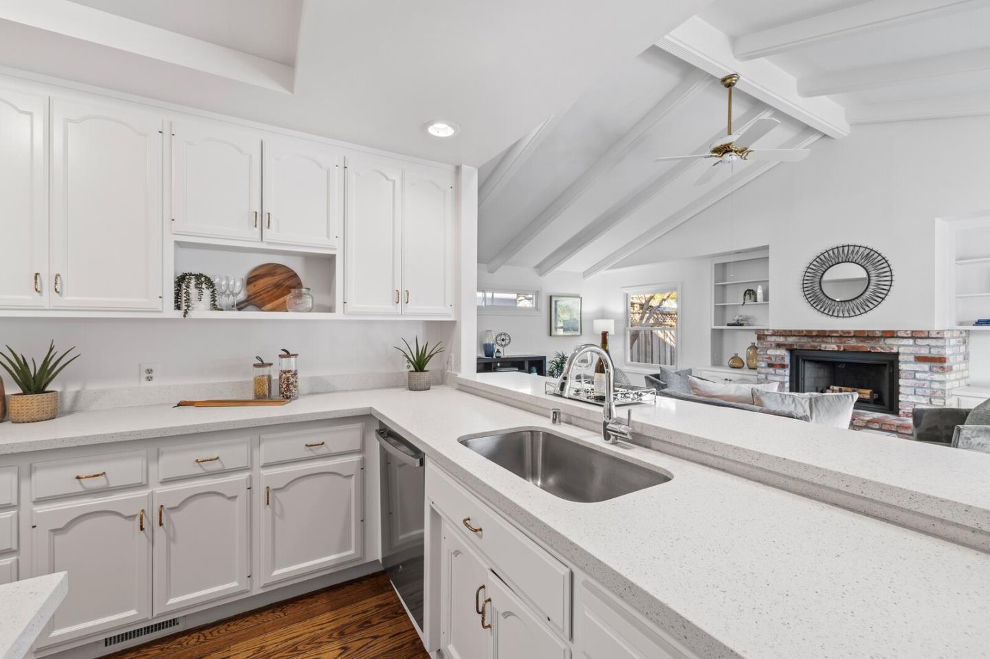 Detail Gallery Image 12 of 35 For 818 W Grant Pl, San Mateo,  CA 94402 - 3 Beds | 2/1 Baths