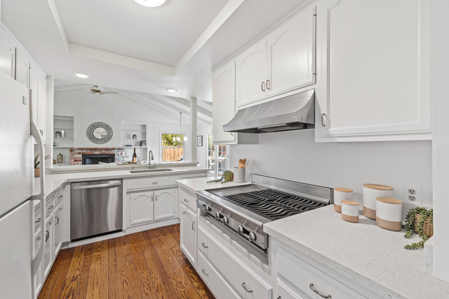 Detail Gallery Image 13 of 35 For 818 W Grant Pl, San Mateo,  CA 94402 - 3 Beds | 2/1 Baths