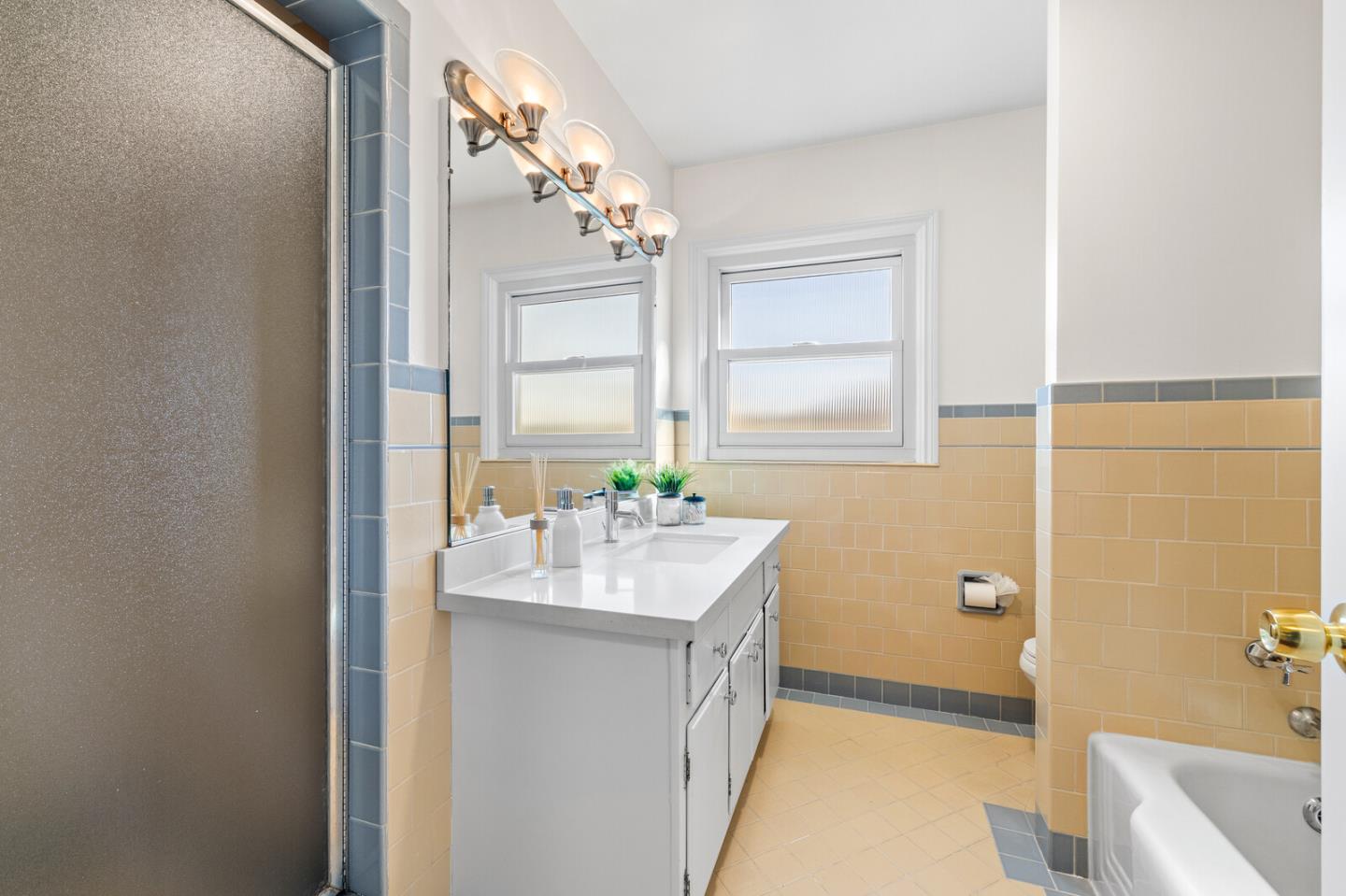 Detail Gallery Image 17 of 35 For 818 W Grant Pl, San Mateo,  CA 94402 - 3 Beds | 2/1 Baths