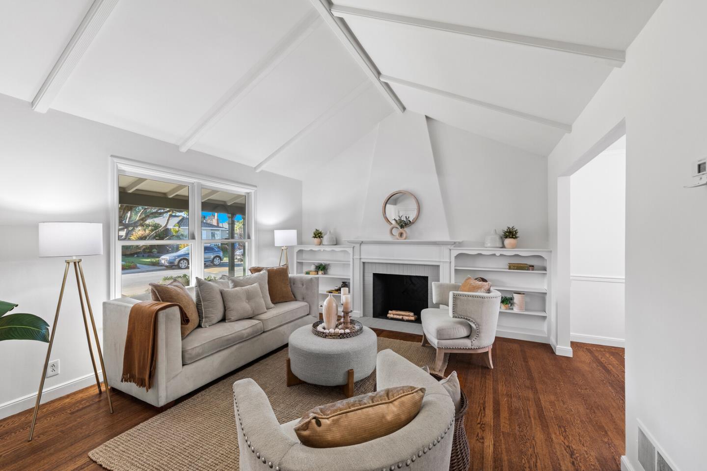 Detail Gallery Image 3 of 35 For 818 W Grant Pl, San Mateo,  CA 94402 - 3 Beds | 2/1 Baths