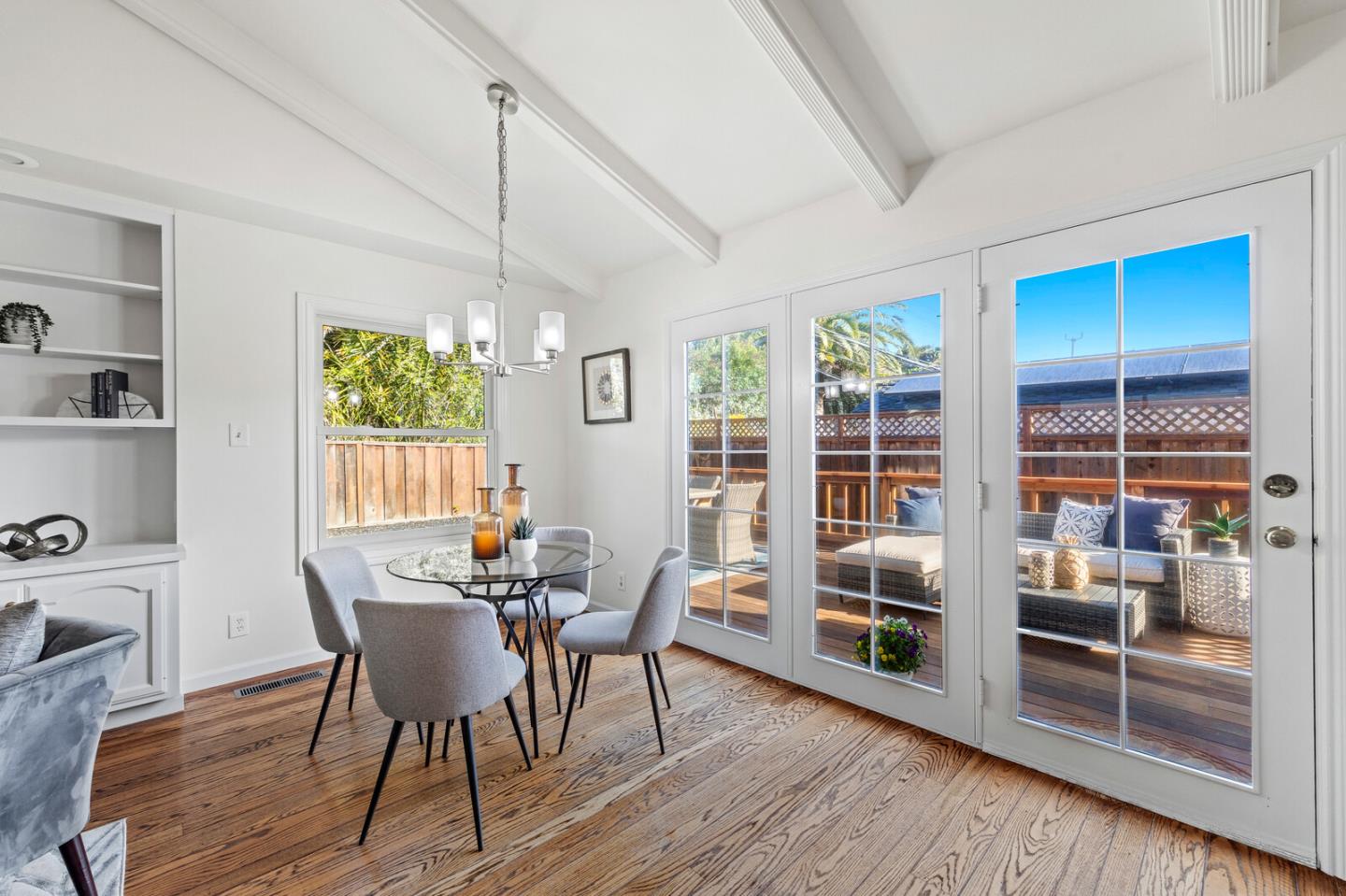 Detail Gallery Image 9 of 35 For 818 W Grant Pl, San Mateo,  CA 94402 - 3 Beds | 2/1 Baths