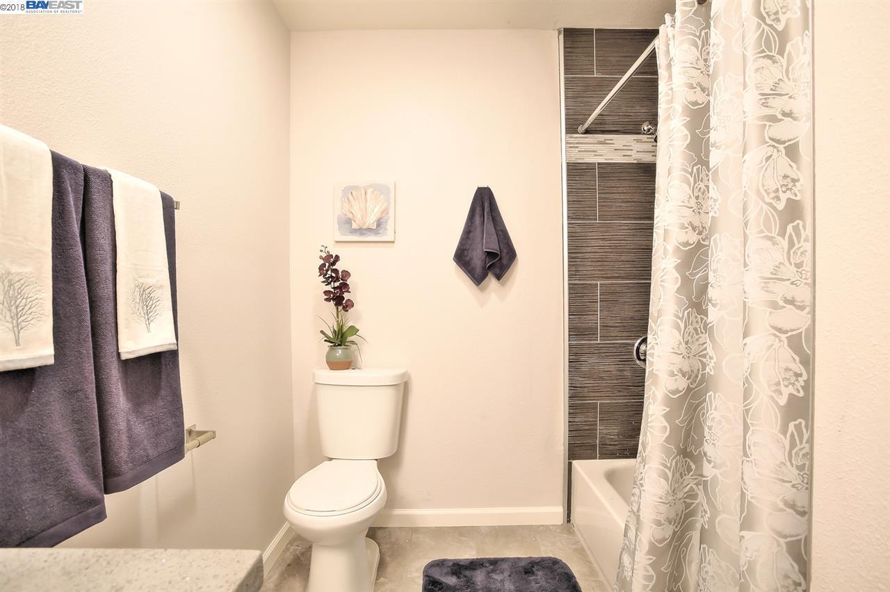 Detail Gallery Image 7 of 27 For 1753 Church St, Oakland,  CA 94621 - 2 Beds | 1 Baths