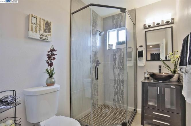 Detail Gallery Image 9 of 27 For 1753 Church St, Oakland,  CA 94621 - 2 Beds | 1 Baths