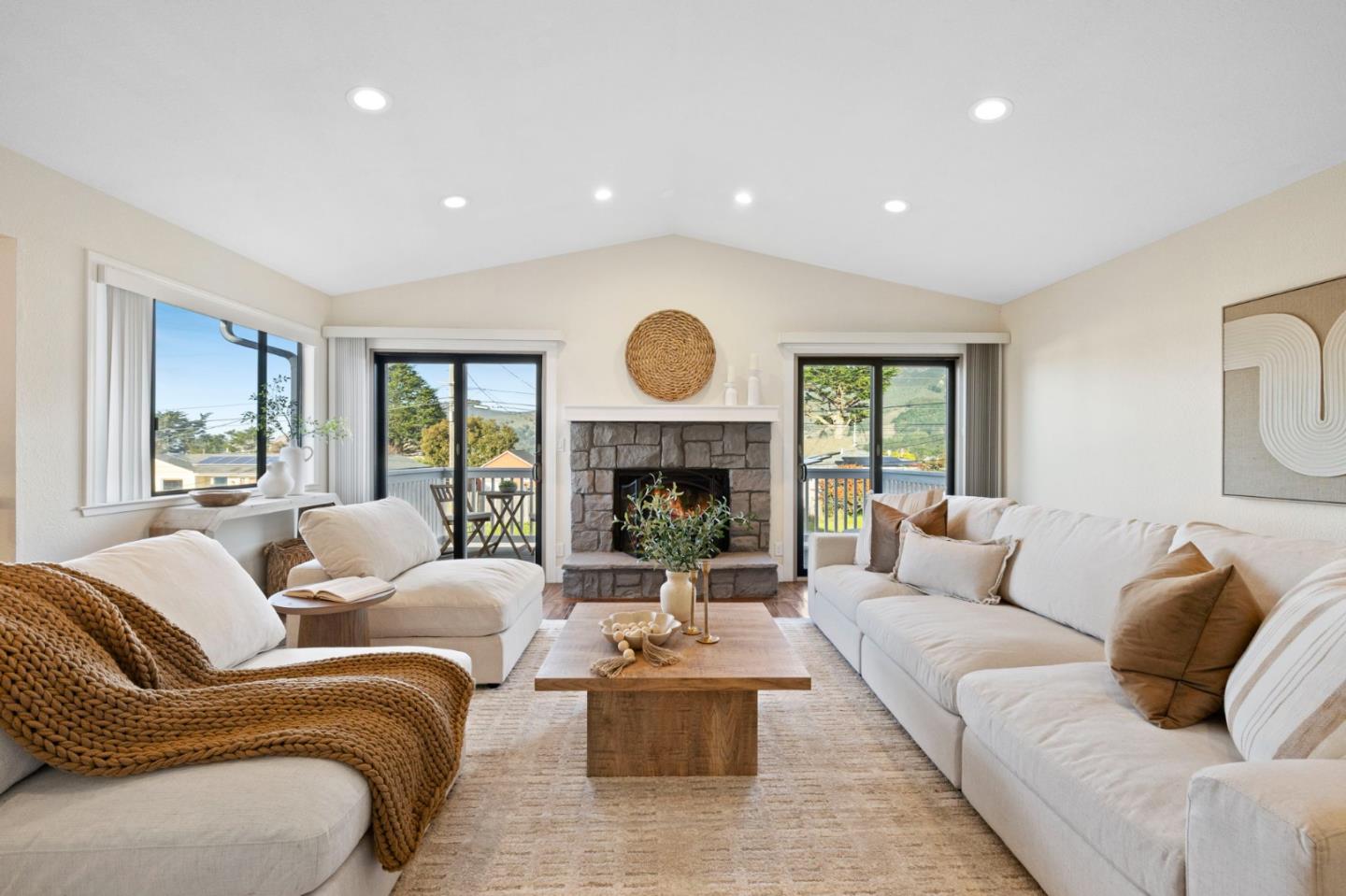 Detail Gallery Image 10 of 52 For 266 6th St, Montara,  CA 94037 - 5 Beds | 3 Baths